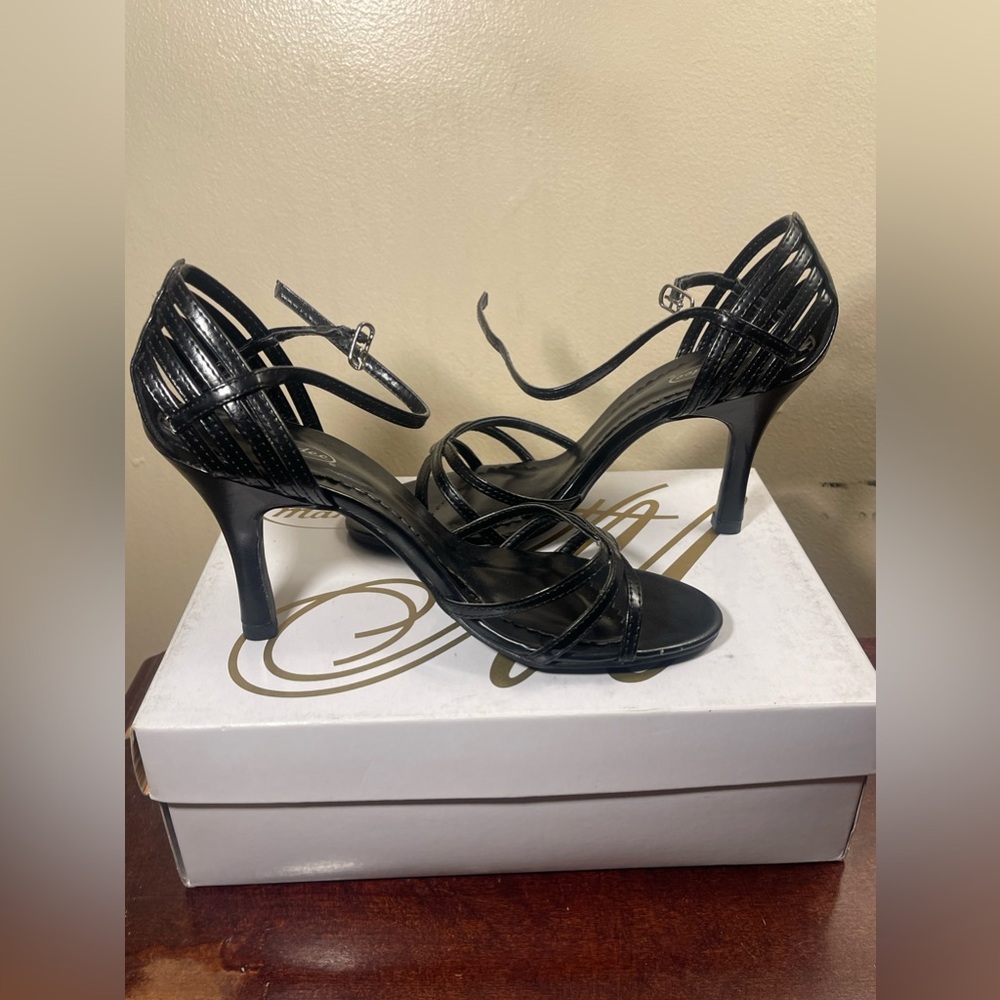 BRAND NEW BLACK STRAPY HEELS